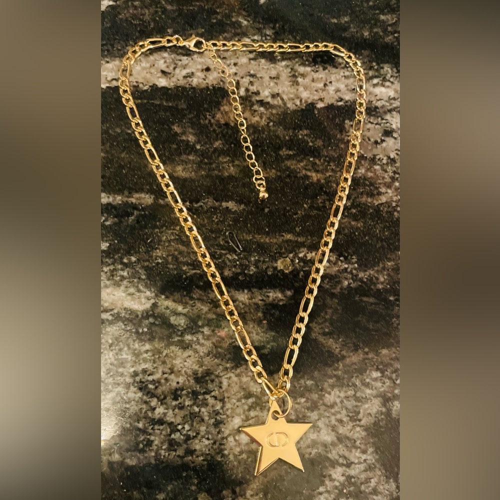 Gorgeous Authentic Iconic Dior CD Star with Figaro chain - Picture 6 of 7